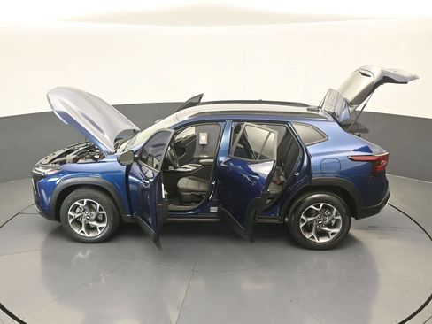 Used 2024 Chevrolet Trax LT FWD image 51