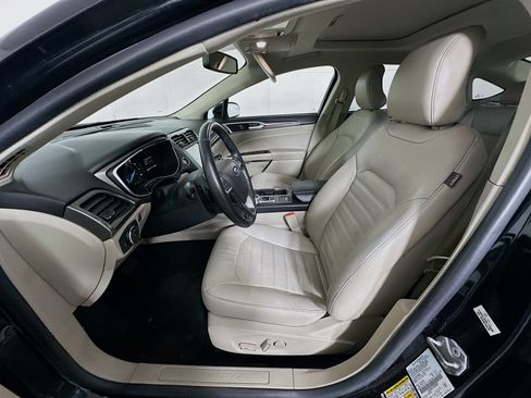 Used 2018 Ford Fusion SE w/ Fusion SE Technology Package FWD image 13