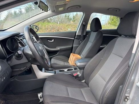 Used 2016 Hyundai Elantra GT image 18