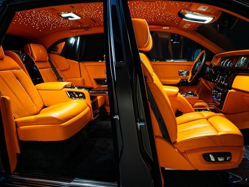 Used 2024 Rolls-Royce Phantom Sedan RWD image 44