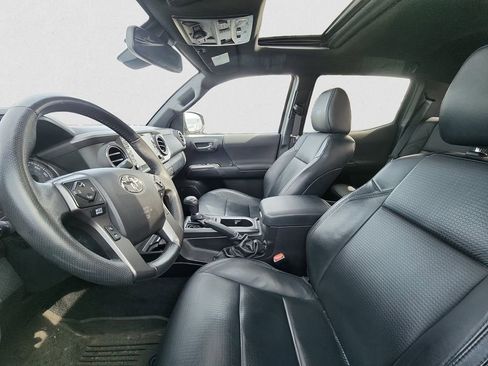 Used 2021 Toyota Tacoma TRD Off-Road w/ TRD Premium Off Road Package image 6