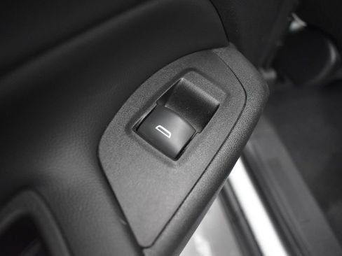 Used 2020 Chevrolet Equinox LT w/ Driver Convenience Package FWD image 10
