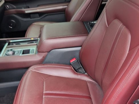 Used 2022 Ford Expedition Limited image 6
