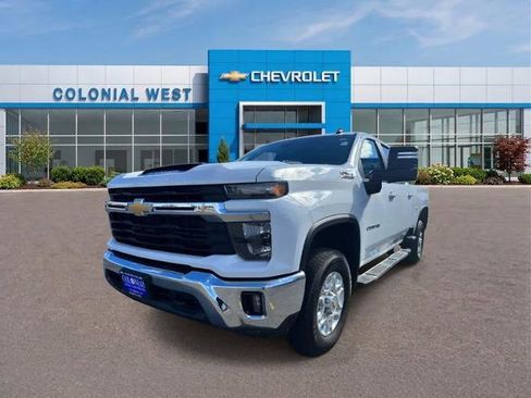 Used 2025 Chevrolet Silverado 2500 LT AWD/4WD image 2