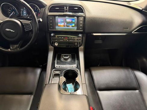 Used 2017 Jaguar F-PACE Premium AWD/4WD image 23
