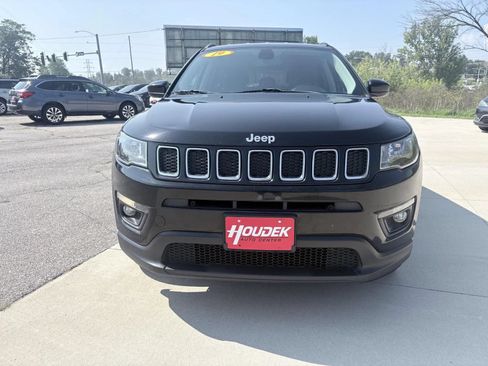 Used 2019 Jeep Compass Latitude w/ Popular Equipment Group AWD/4WD image 2