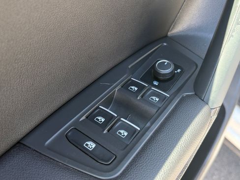 Used 2019 Volkswagen Tiguan SE AWD/4WD image 15