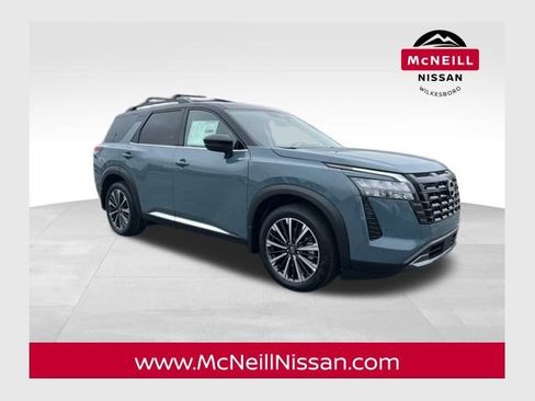 New 2026 Nissan Pathfinder Platinum image 1