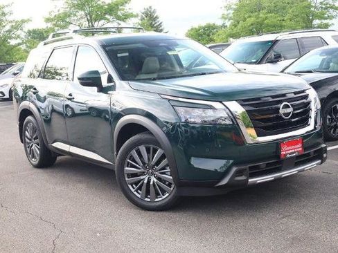 Certified 2025 Nissan Pathfinder SL w/ SL Premium Package FWD image 2