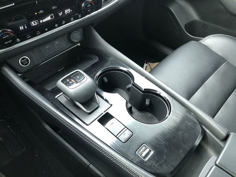 Used 2023 Nissan Rogue SL w/ SL Premium Package image 19