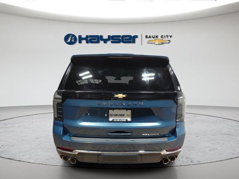 Used 2025 Chevrolet Suburban Premier AWD/4WD image 6
