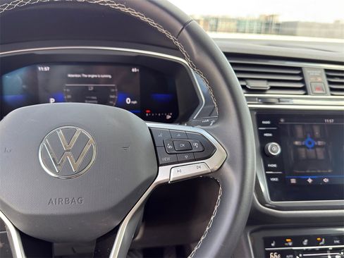 Used 2022 Volkswagen Tiguan SE image 13