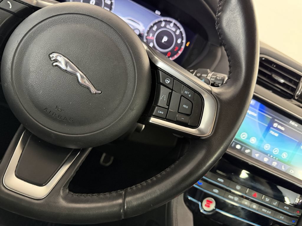 Used 2019 Jaguar F-PACE Portfolio AWD/4WD image 26