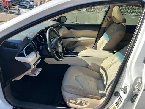 Used 2018 Toyota Camry XLE w/ Audio Package FWD image 9