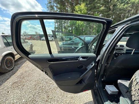 Used 2012 Volkswagen Golf 4-Door FWD image 24