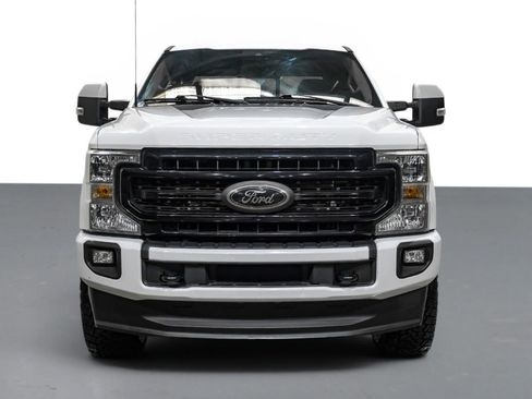 Used 2022 Ford F250 XLT w/ Black Appearance Package AWD/4WD image 3
