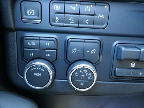 New 2026 Chevrolet Suburban Premier image 19