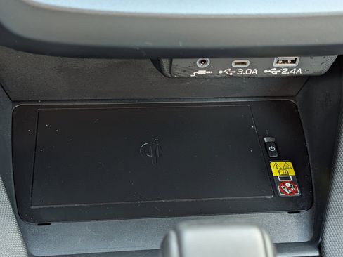 Used 2025 Subaru Forester Premium image 31