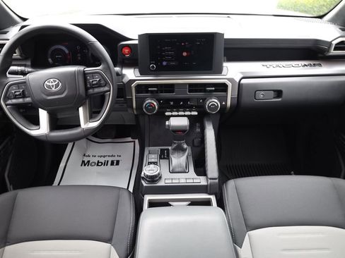 Used 2025 Toyota Tacoma TRD Off-Road AWD/4WD image 18