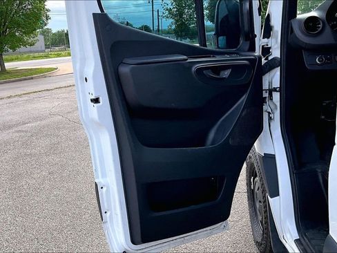 Used 2023 Mercedes-Benz Sprinter 2500 image 17
