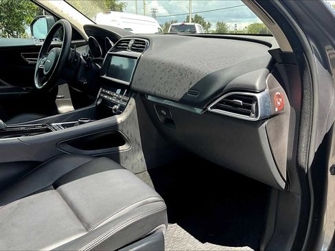 Used 2019 Jaguar F-PACE Premium image 35