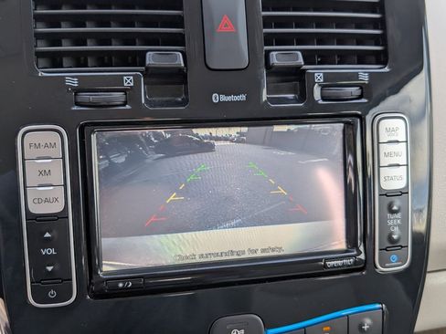 Used 2011 Nissan Leaf SL FWD image 6