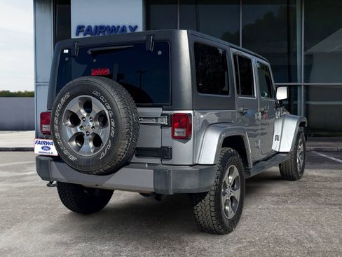 Used 2018 Jeep Wrangler Unlimited Sahara image 6