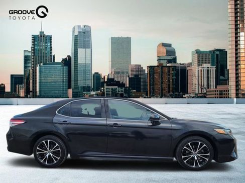 Used 2019 Toyota Camry SE FWD image 6