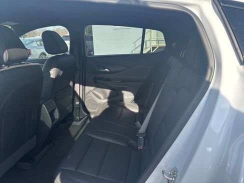 Used 2025 Buick Envista Sport Touring image 23