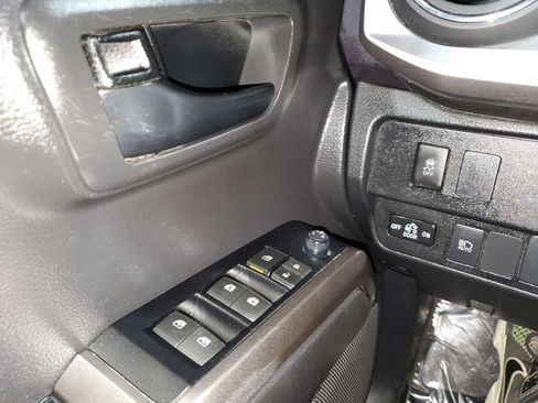 Used 2023 Toyota Tacoma SR5 RWD image 31