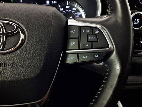 Used 2021 Toyota Highlander XSE FWD image 21
