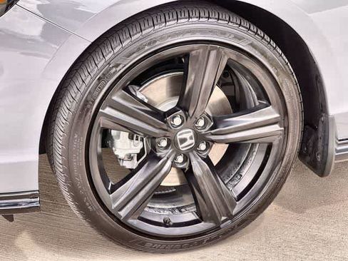 Used 2025 Honda Accord Sport image 9