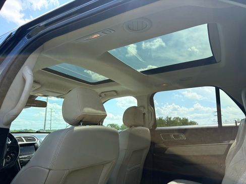 Used 2017 Ford Explorer Platinum AWD/4WD image 28