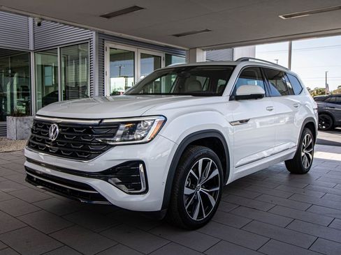 Used 2024 Volkswagen Atlas SEL Premium R-Line image 15