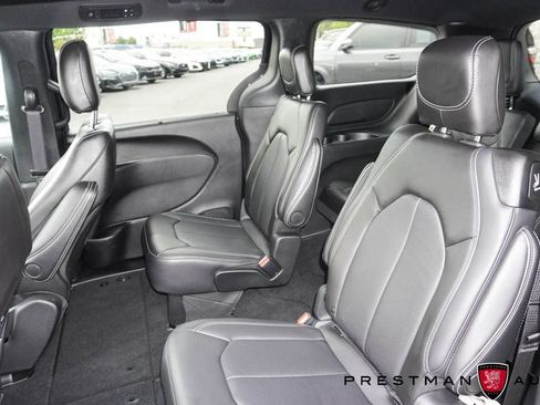 Used 2026 Chrysler Pacifica Select FWD image 36