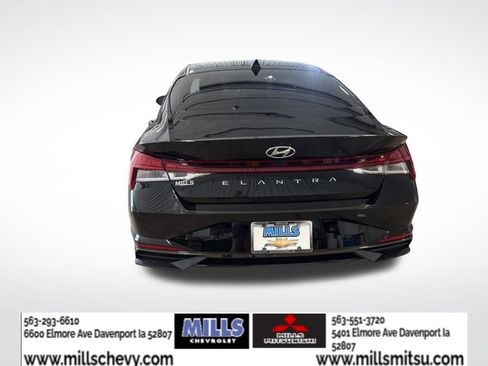 Used 2022 Hyundai Elantra SEL w/ Convenience + Premium Package FWD image 4