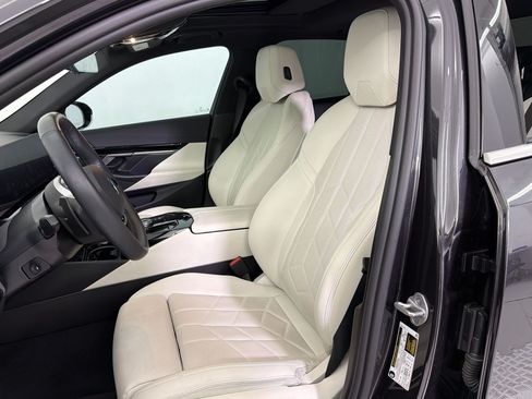 Used 2024 BMW 530i w/ Convenience Package RWD image 5
