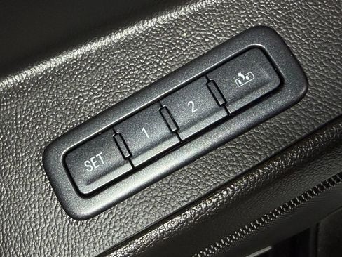 Used 2015 Chevrolet Tahoe LT RWD image 32