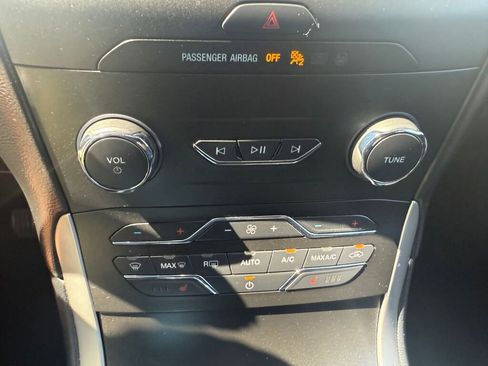 Used 2019 Ford Edge SEL w/ Equipment Group 201A AWD/4WD image 16