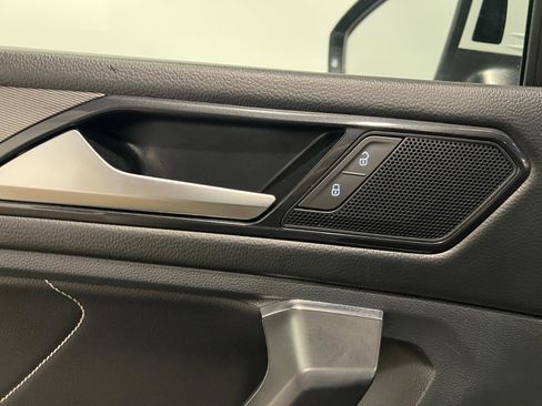 Used 2023 Volkswagen Tiguan SE image 26