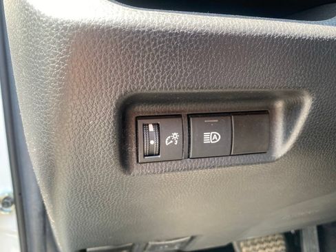 Used 2021 Toyota RAV4 LE FWD image 17