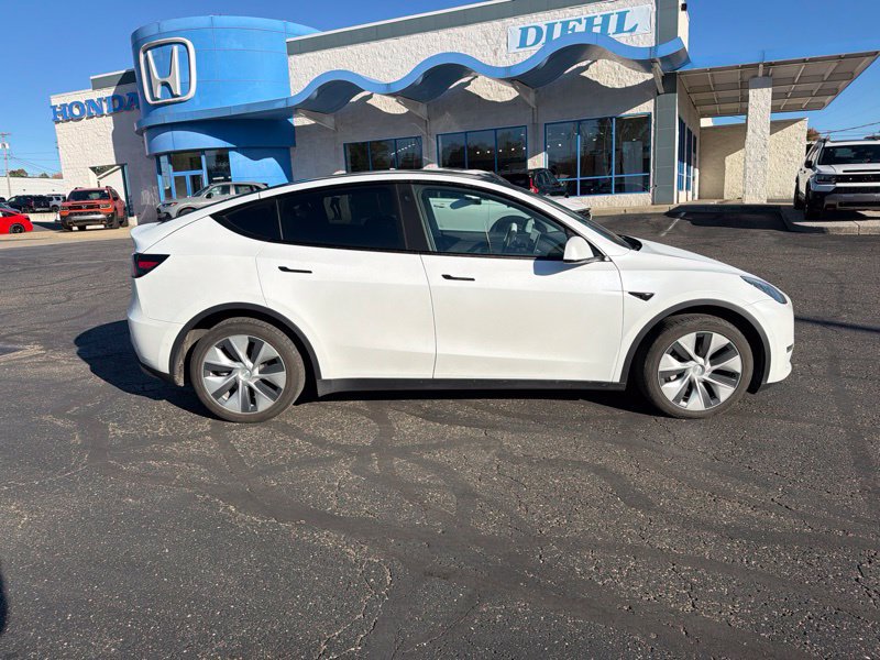 Used 2022 Tesla Model Y Long Range AWD/4WD image 8