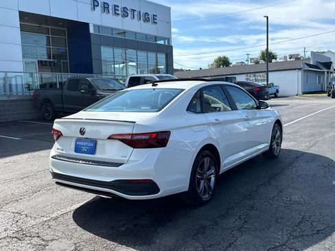 Used 2023 Volkswagen Jetta SE FWD image 13
