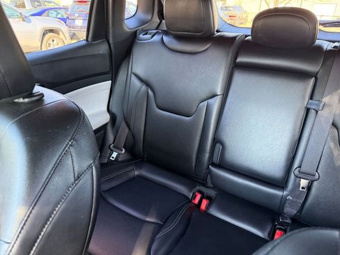 Used 2025 Jeep Compass Limited image 39