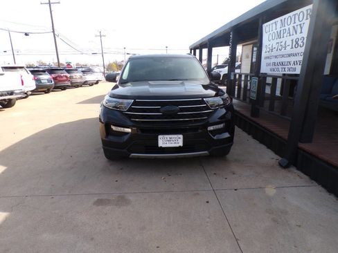 Used 2021 Ford Explorer XLT w/ Equipment Group 202A image 2