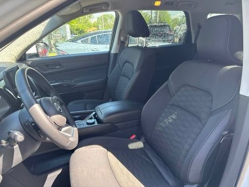 Used 2025 Nissan Pathfinder SV AWD/4WD image 10
