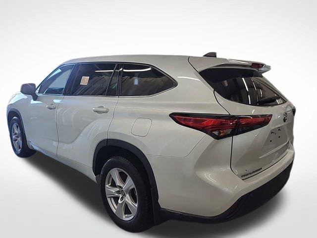 Used 2022 Toyota Highlander LE AWD/4WD image 10
