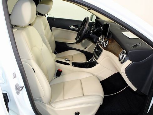 Used 2020 Mercedes-Benz GLA 250 4MATIC image 26