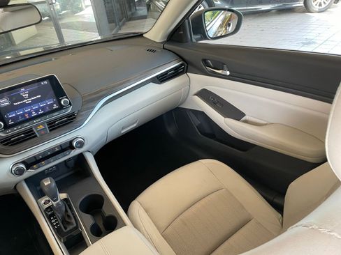 Used 2025 Nissan Altima 2.5 SV FWD image 35