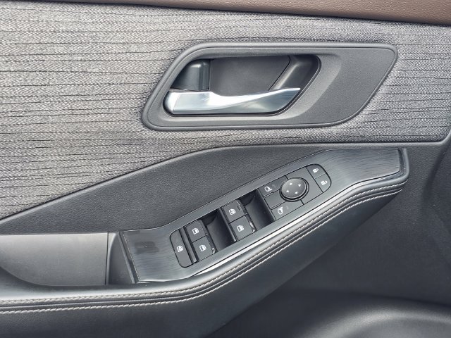 Used 2021 Nissan Rogue SV FWD image 11